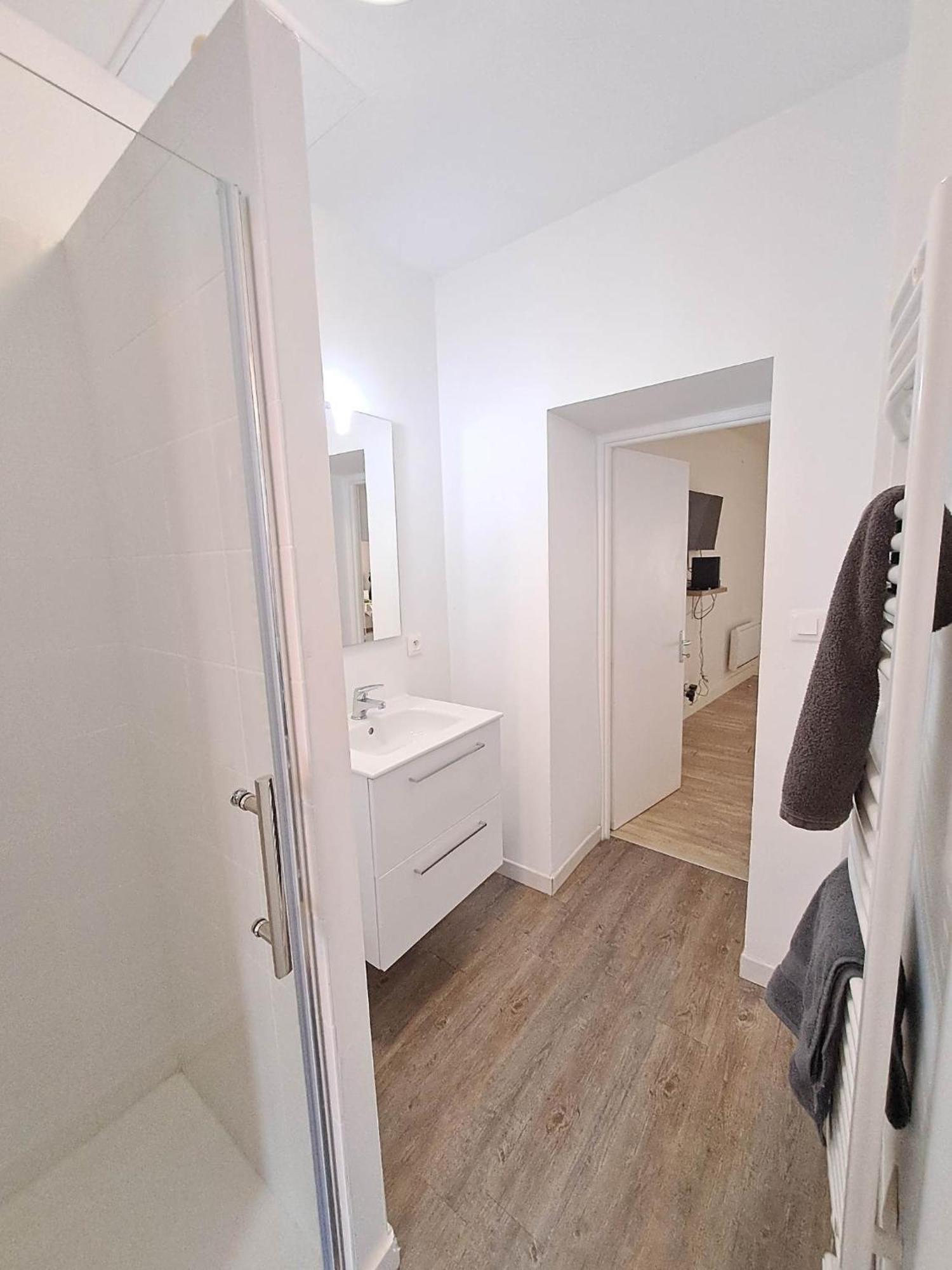 Appartement T2 Avec Cour Le St Amand, 3pers, 2 Lit, Wifi *