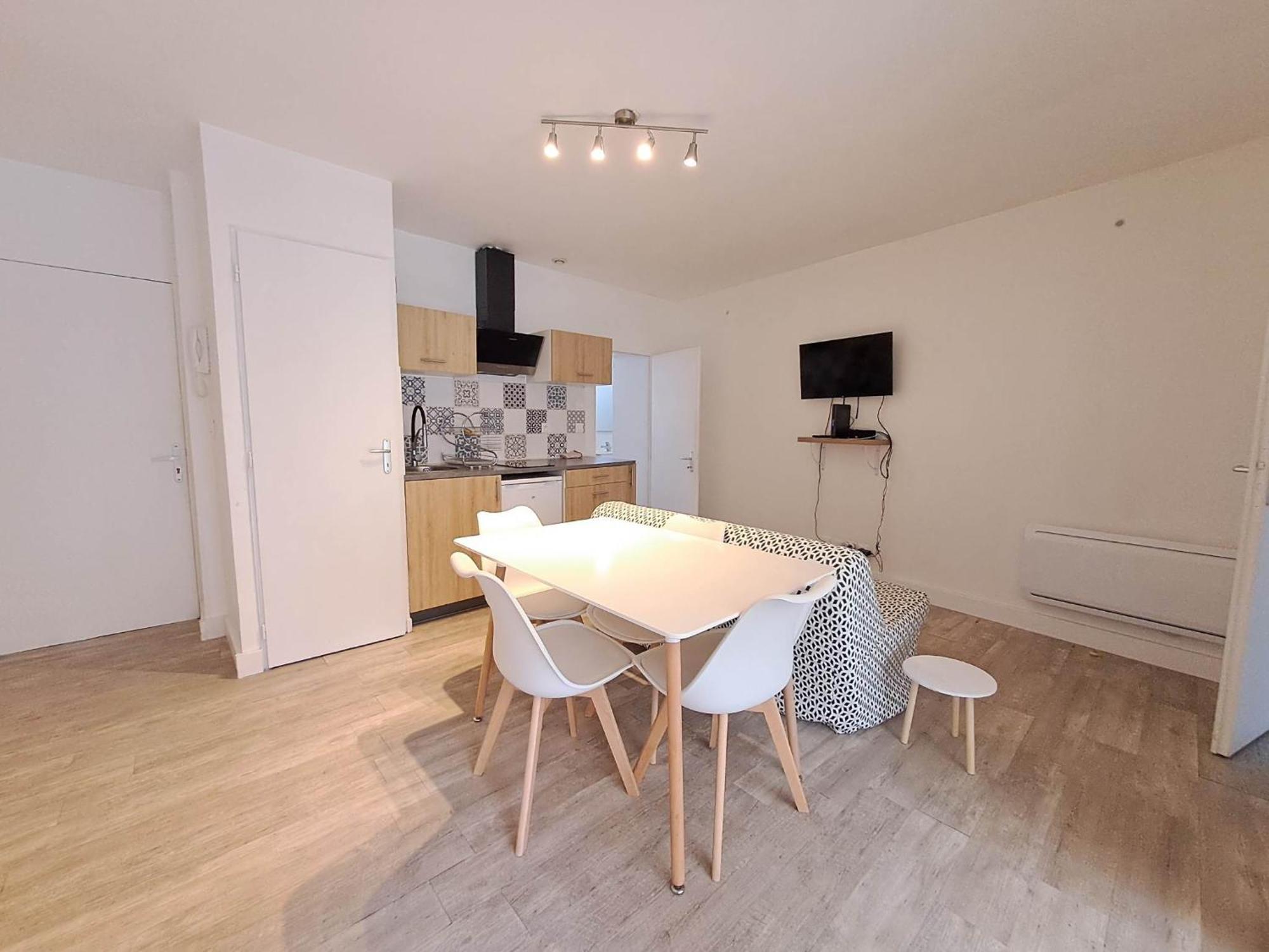 T2 Avec Cour Le St Amand, 3pers, 2 Lit, Wifi Appartement